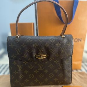 SOLD ❌❌ Authentic Louis Vuitton Malesherbes